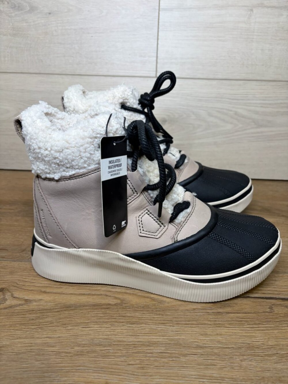 Sorel Out 'N About III Classic Taupe and Black Waterproof Winter Boots 9 NWT